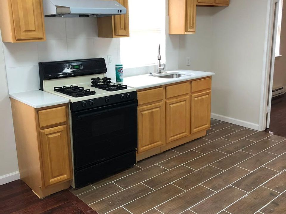 2nd image of 522 Solly Ave Floor 2