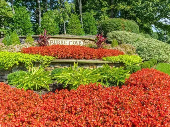 5810 Cove Landing Rd Unit 304, Burke, VA 22015