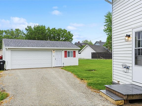 4th image of 670 Xenia Ave
