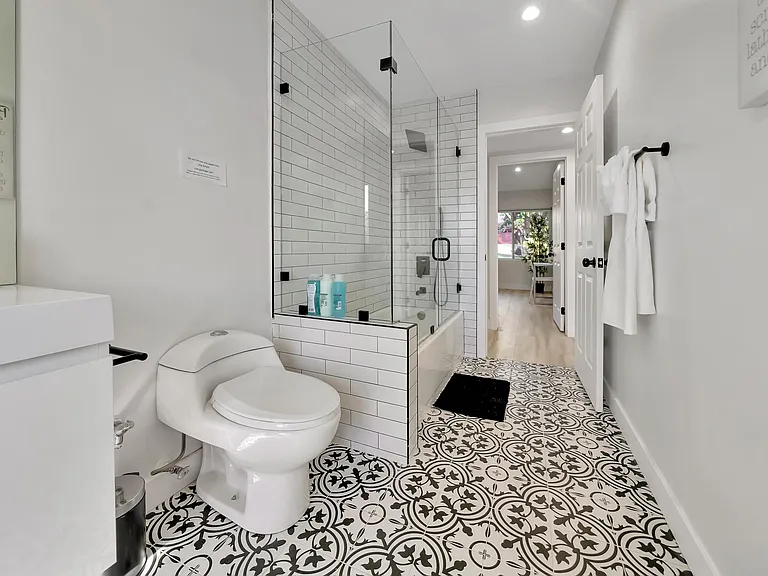 5557 Ostin Ave — Photo 45