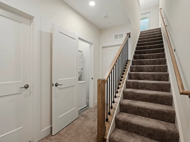 The Pointe at Overlook — Photo 39