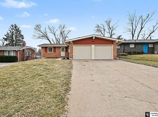 9823 Ruggles St, Omaha, NE 68134