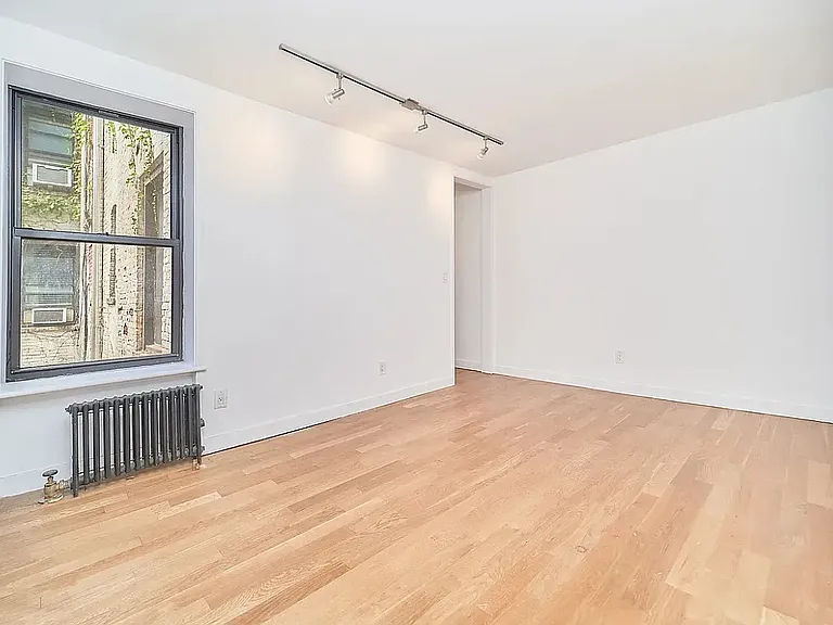 10 Morton St #4F — Photo 3