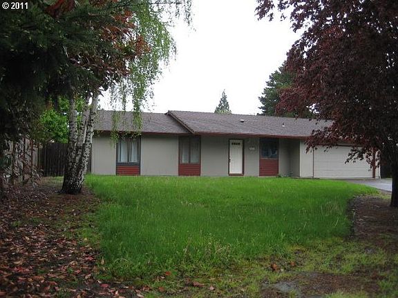 2nd image of 3831 SE Oak Ct