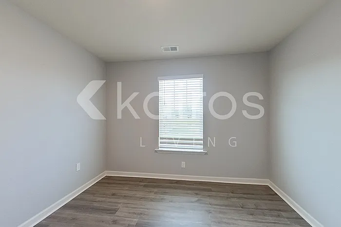 1111 Freedom Pkwy — Photo 30