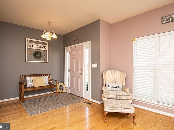 4th image of 47 Yellow Tavern Ct