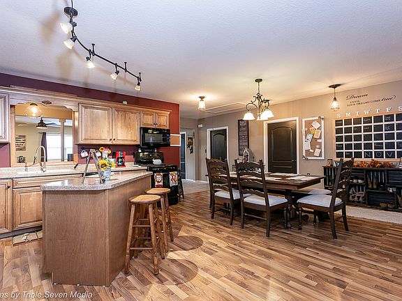 3rd image of 18 Elmwood Dr