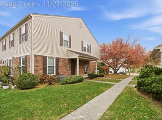44228 Providence Dr, Clinton Township, MI