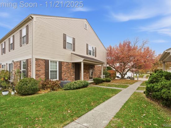 44228 Providence Dr, Clinton Township, MI 48038