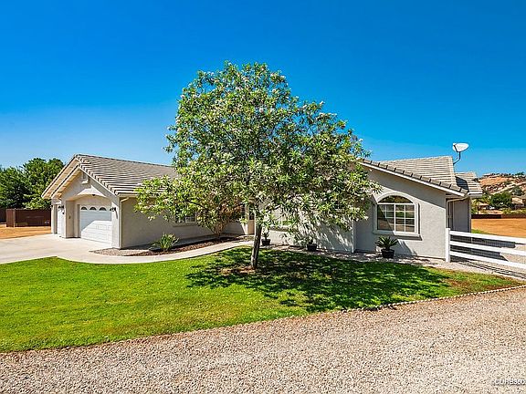 3rd image of 790 Sunny Hills Ct