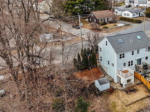 4th image of 233 Hilldale Ave