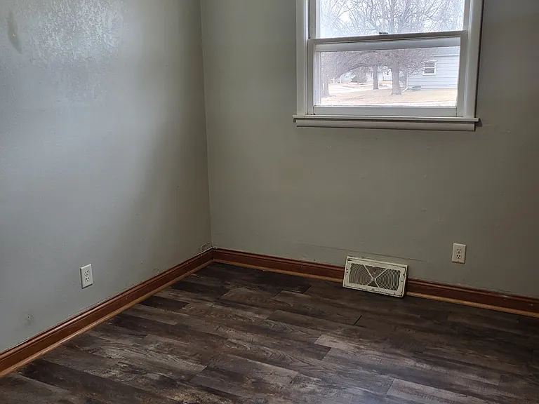 2128 Birch Ave — Photo 5