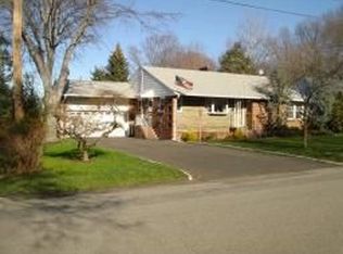 15 Kingwood Dr, Little Falls, NJ 07424