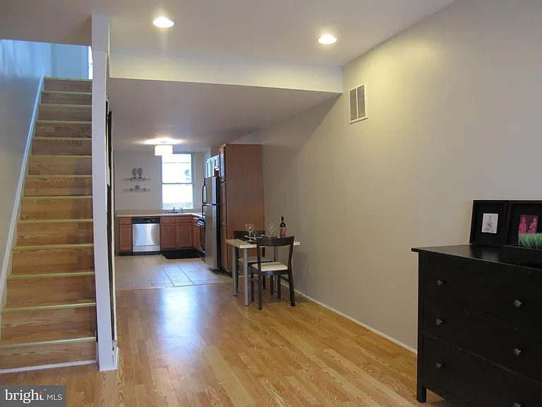 136 N Curley St — Photo 6