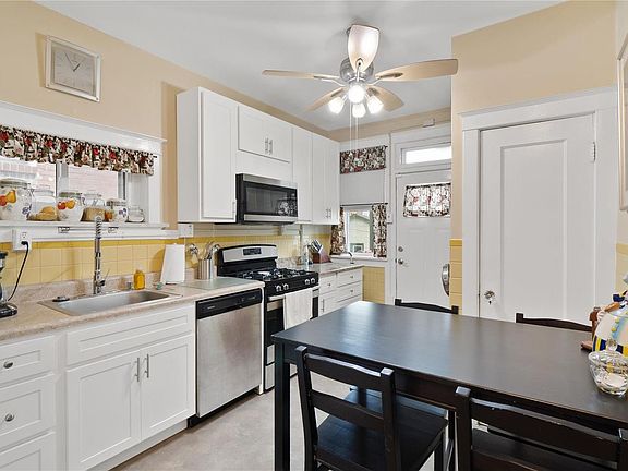 4th image of 3679 Wilmington Ave