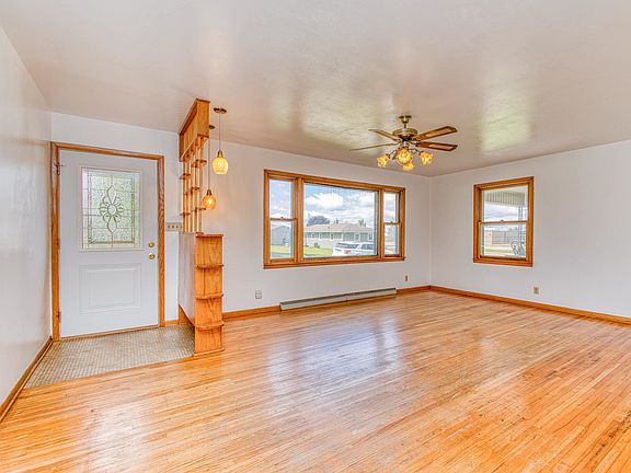 2nd image of 415 Benton St