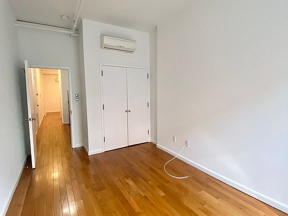 4th image of 360 W 53rd St #11W