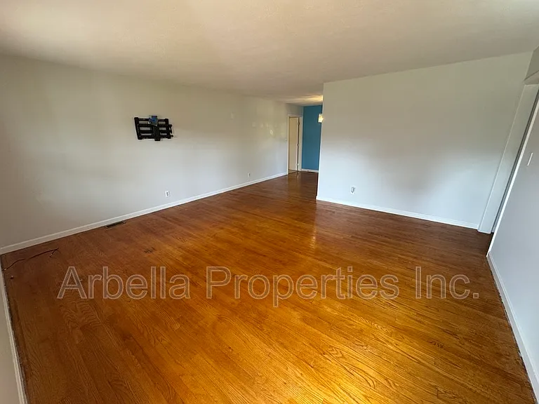 1713 Seward Dr — Photo 6