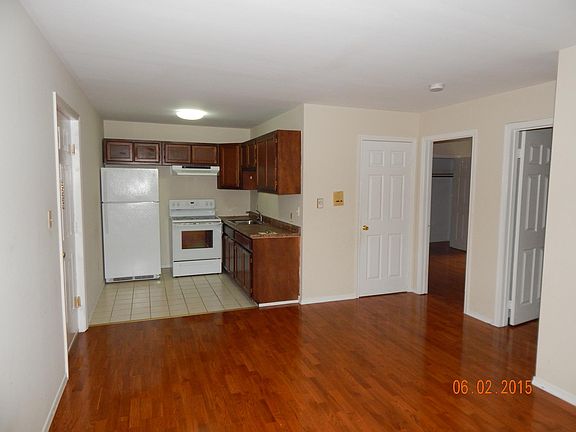 5th image of 99 S Lake Ave #9