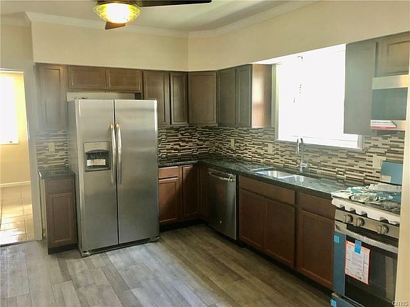 4th image of 117 Sweeting St
