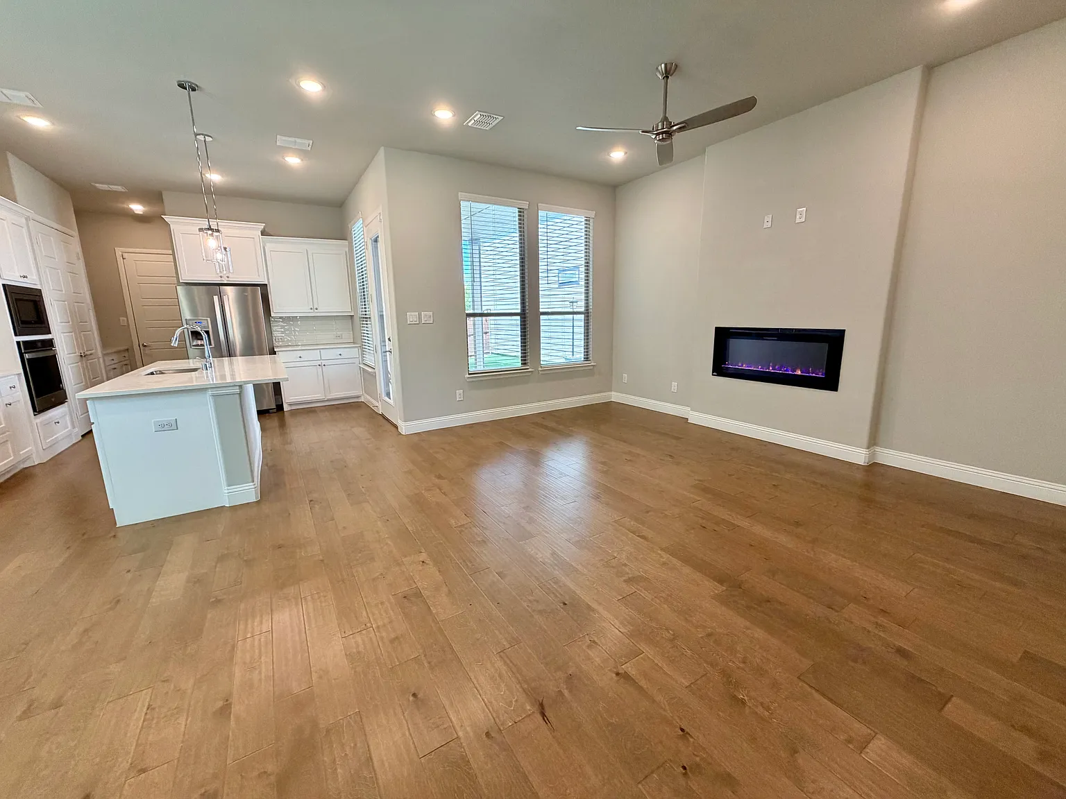 3 bed, 2242 sqft, $3,500 — Photo 2