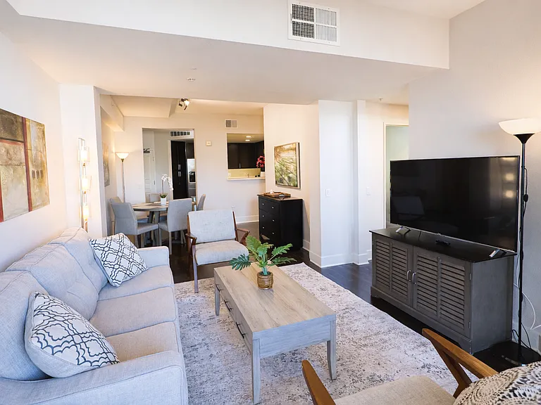 10740 Wilshire Blvd #605 — Photo 11