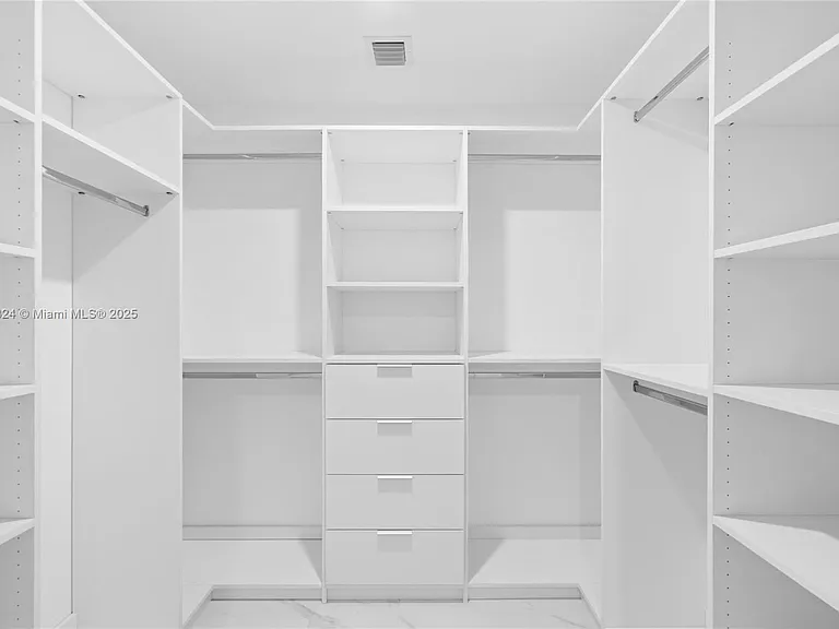 700 NE 24th St — Photo 11