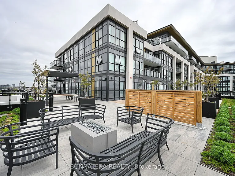 405 Dundas St W #319 — Photo 48