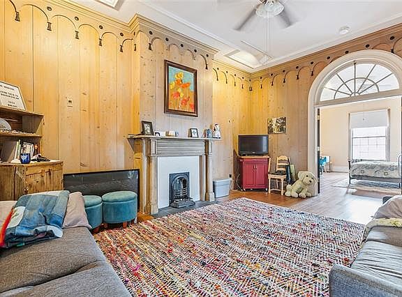 3rd image of 838 Chartres St #3