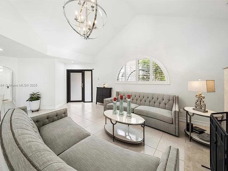 NW 18th Pl — Photo 6