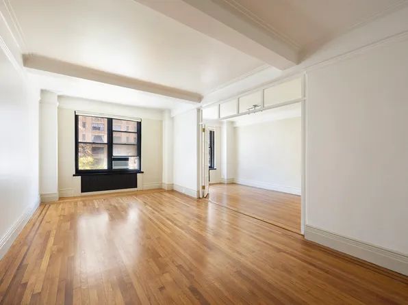 7 Park Avenue image 1 of 8