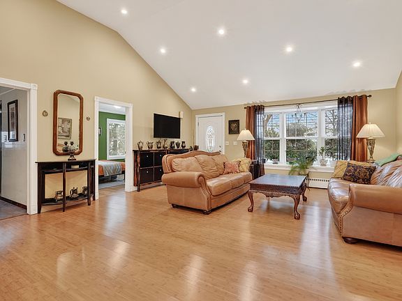 4th image of 1748 N Windsor Dr