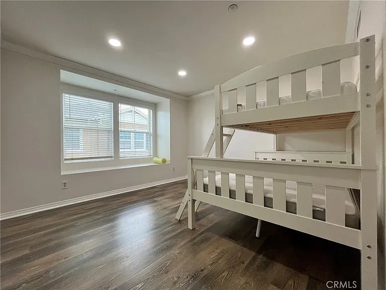 1800 Oak #318 — Photo 8