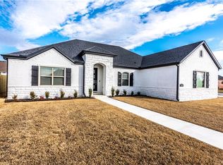 396 N Lone Jack Dr, Fayetteville, AR 72704