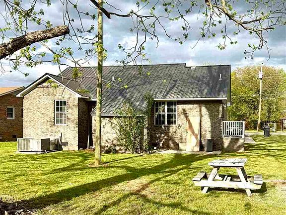 2nd image of 806 Cooper St