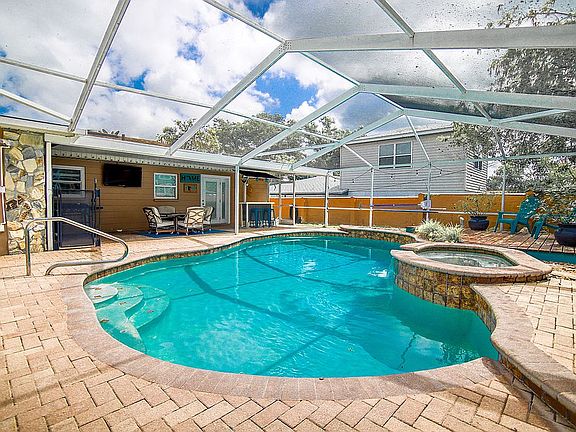 4th image of 2819 Christie Ln