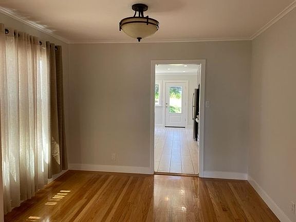 5th image of 423 Oak Ave
