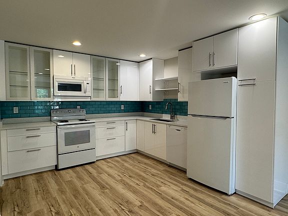 3rd image of 22 Apple Ln
