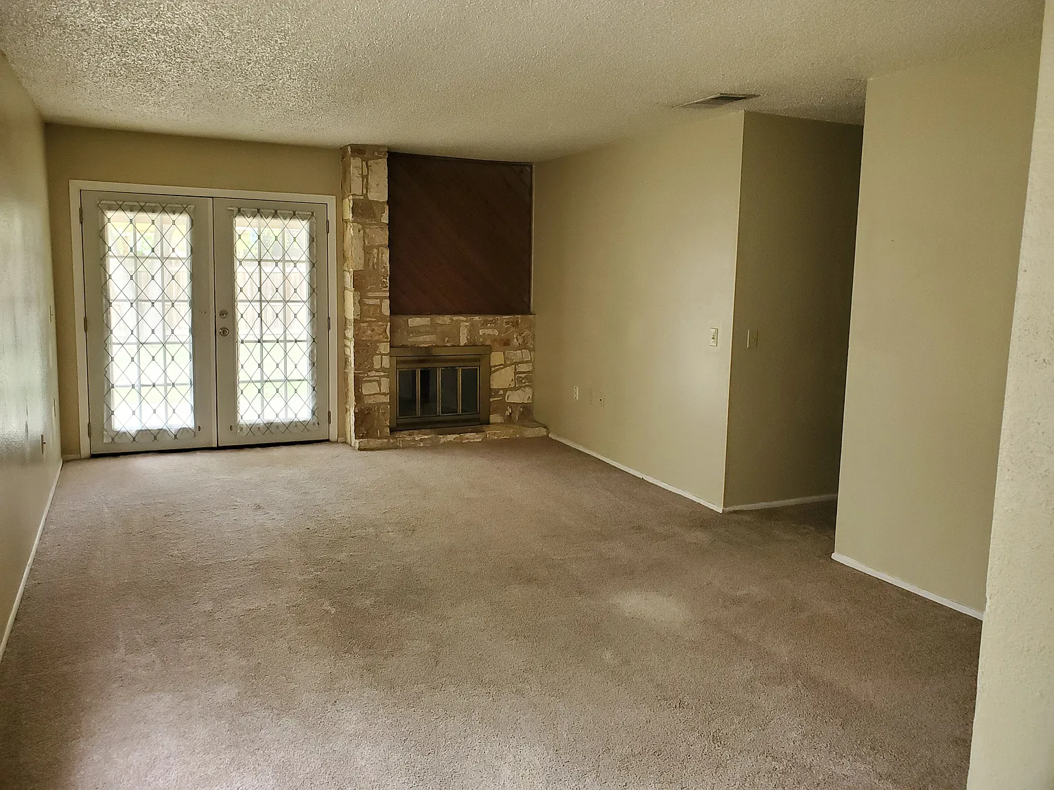 3 bed, 1028 sqft, $1,480 — Photo 4