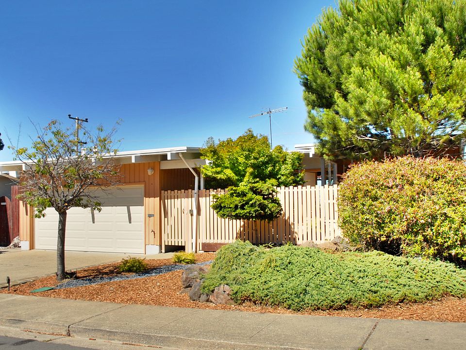 1st image of 2921 Crestmoor Dr
