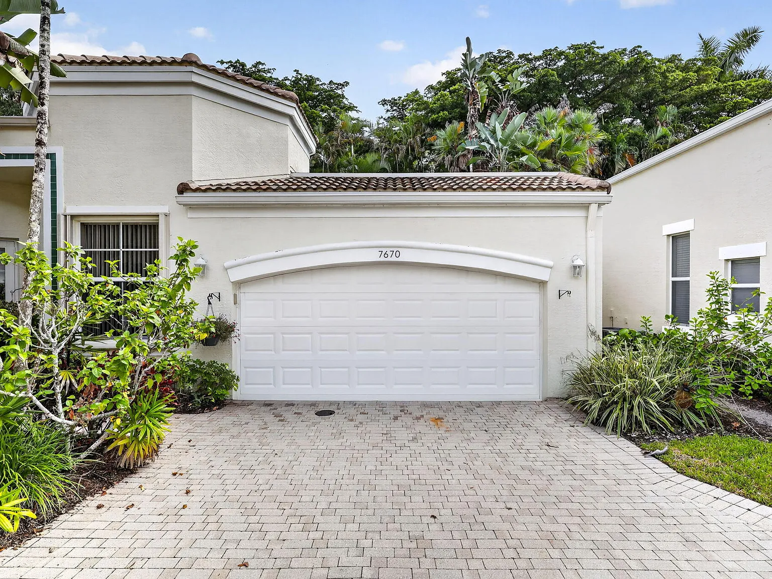 3 bed, 2.0 bath, 1720 sqft, $8,500 — Photo 2