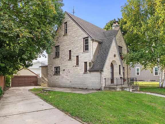 2nd image of 327 Pine STREET