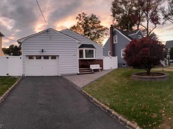196 Galloping Hill Rd, Roselle Park Boro, NJ 07204