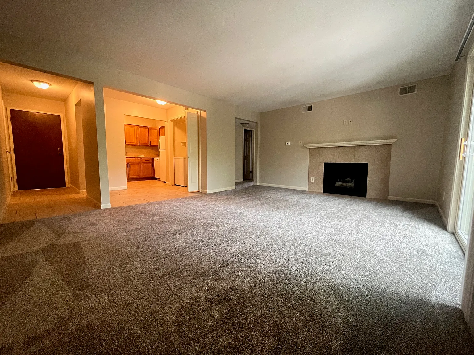 2 bed, 996 sqft, $1,299 — Photo 2