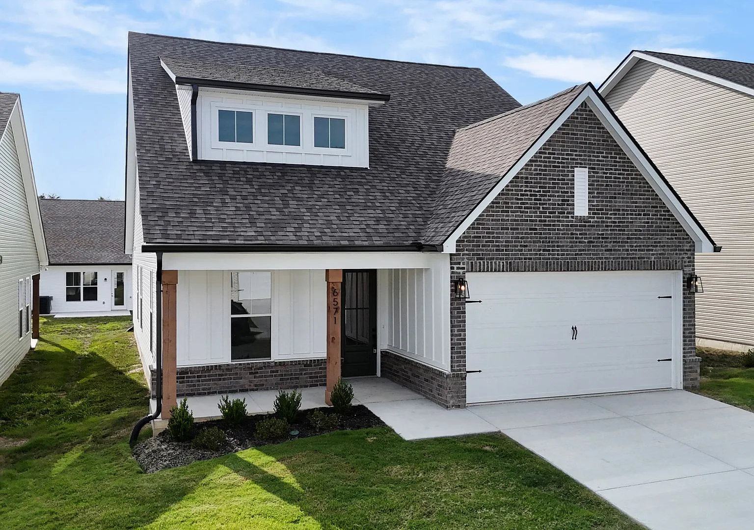 Spacious & Sunlit Daisy Floor Plan w/ Oversized Bonus Loft in James Creek — Photo 2