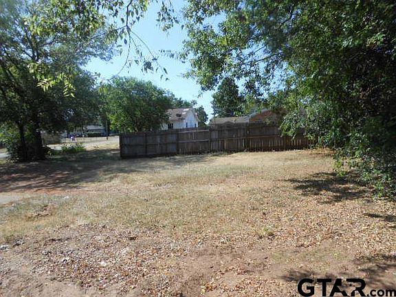 2nd image of 203 Bonita St