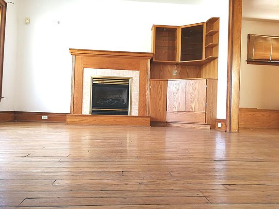 3rd image of 445 Humboldt Pkwy #1