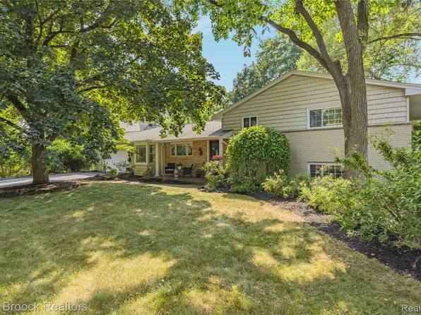 520 Hillboro Dr, Bloomfield Hills, MI 48301