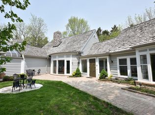 2816 W Range Line Cir, Mequon, WI 53092