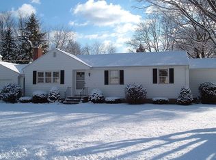 8 Foster Ln, Windsor, CT 06095